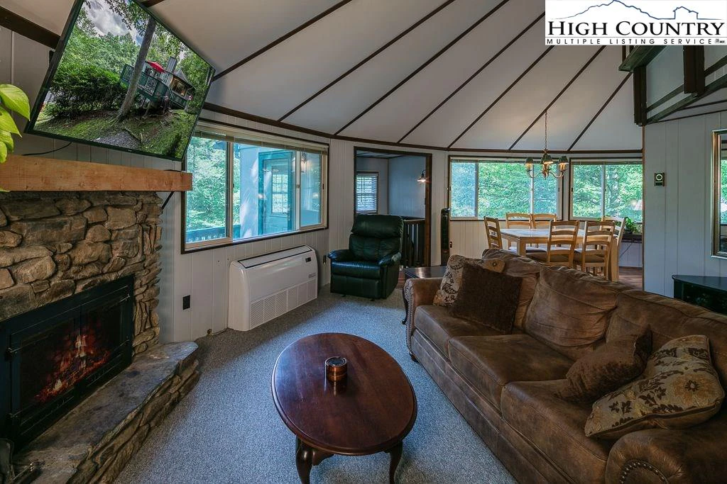 Image number 18 for the current listing