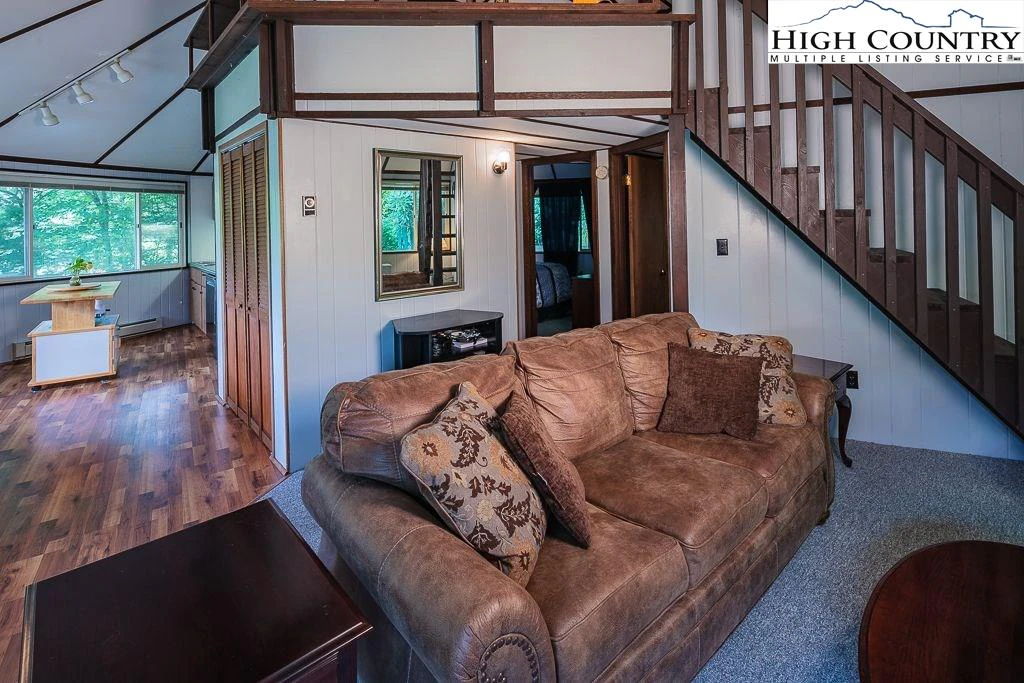 Image number 2 for the current listing