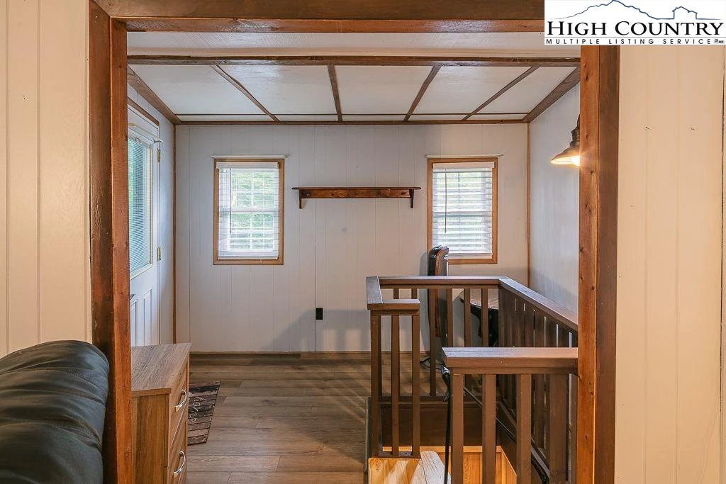 Image number 10 for the current listing