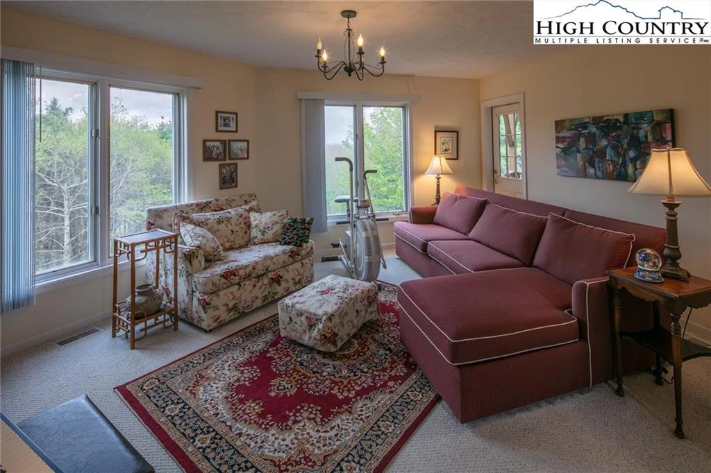 Image number 10 for the current listing