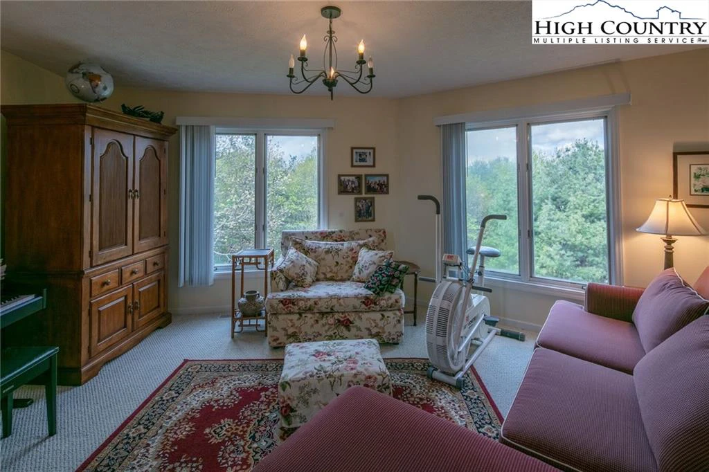 Image number 3 for the current listing
