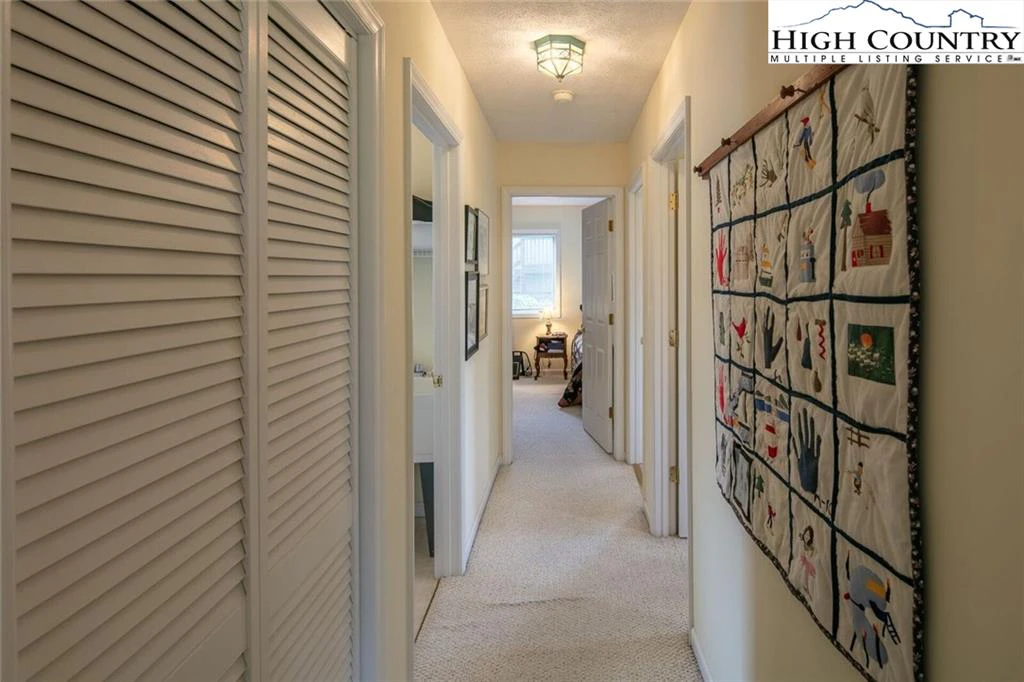Image number 4 for the current listing
