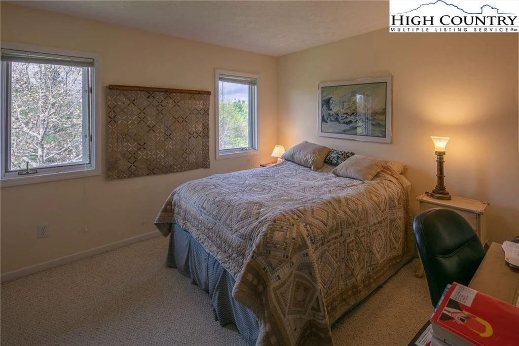 Image number 5 for the current listing