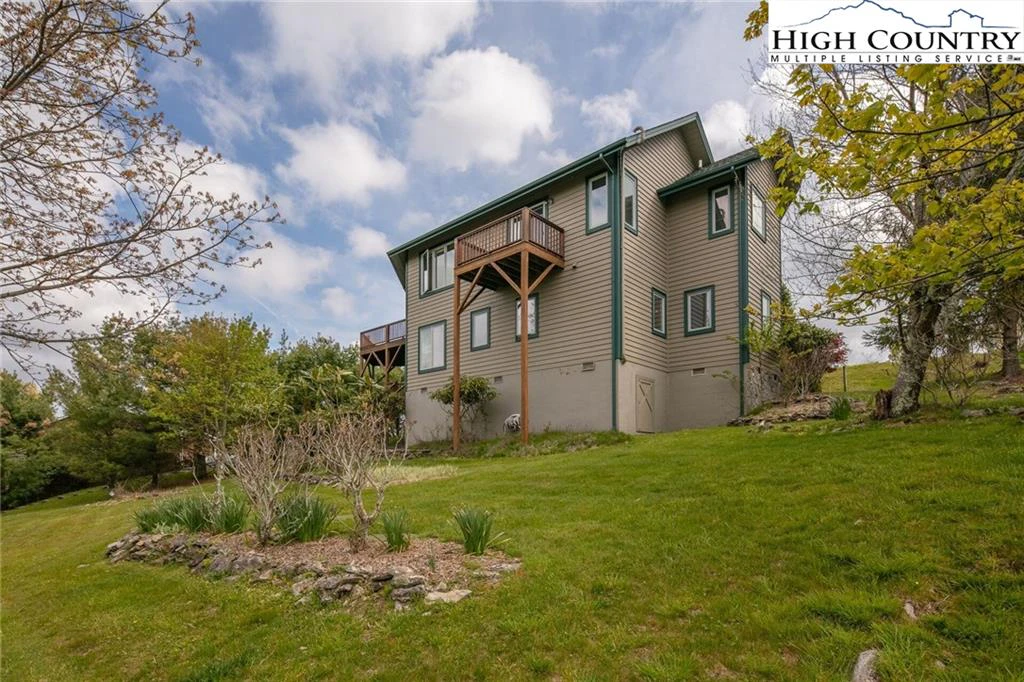 Image number 14 for the current listing