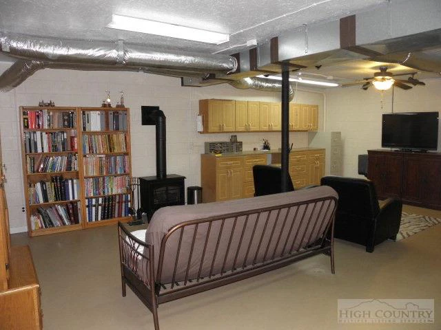 Image number 13 for the current listing