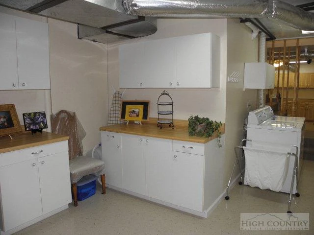 Image number 4 for the current listing