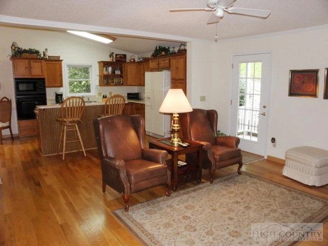 Image number 20 for the current listing