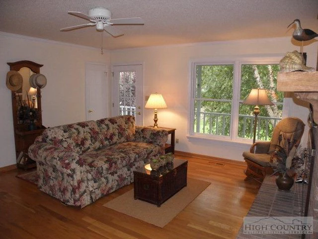 Image number 21 for the current listing