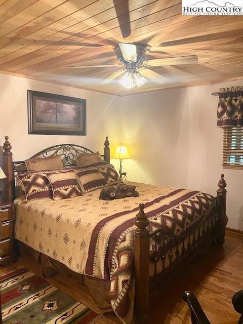 Image number 11 for the current listing