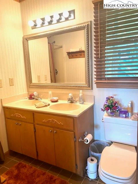 Image number 3 for the current listing