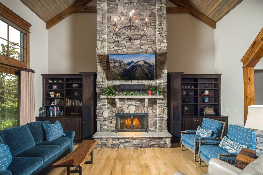 Image number 4 for the current listing