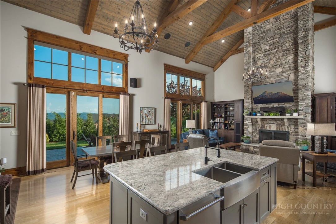 Image number 5 for the current listing