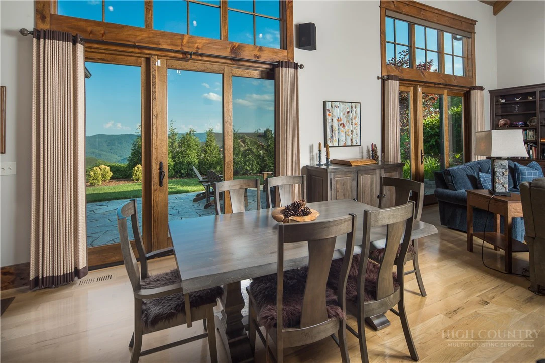 Image number 9 for the current listing