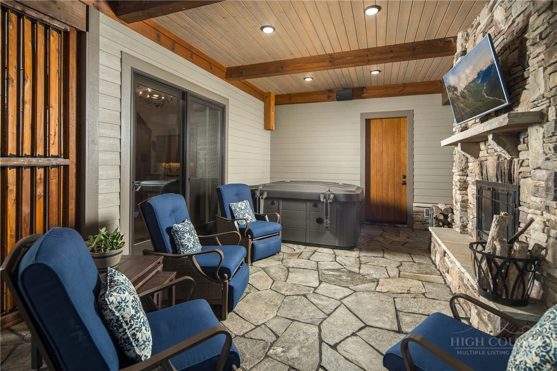 Image number 11 for the current listing