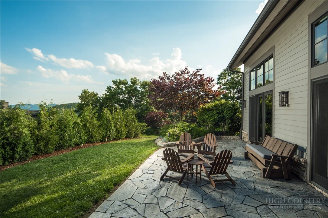 Image number 13 for the current listing