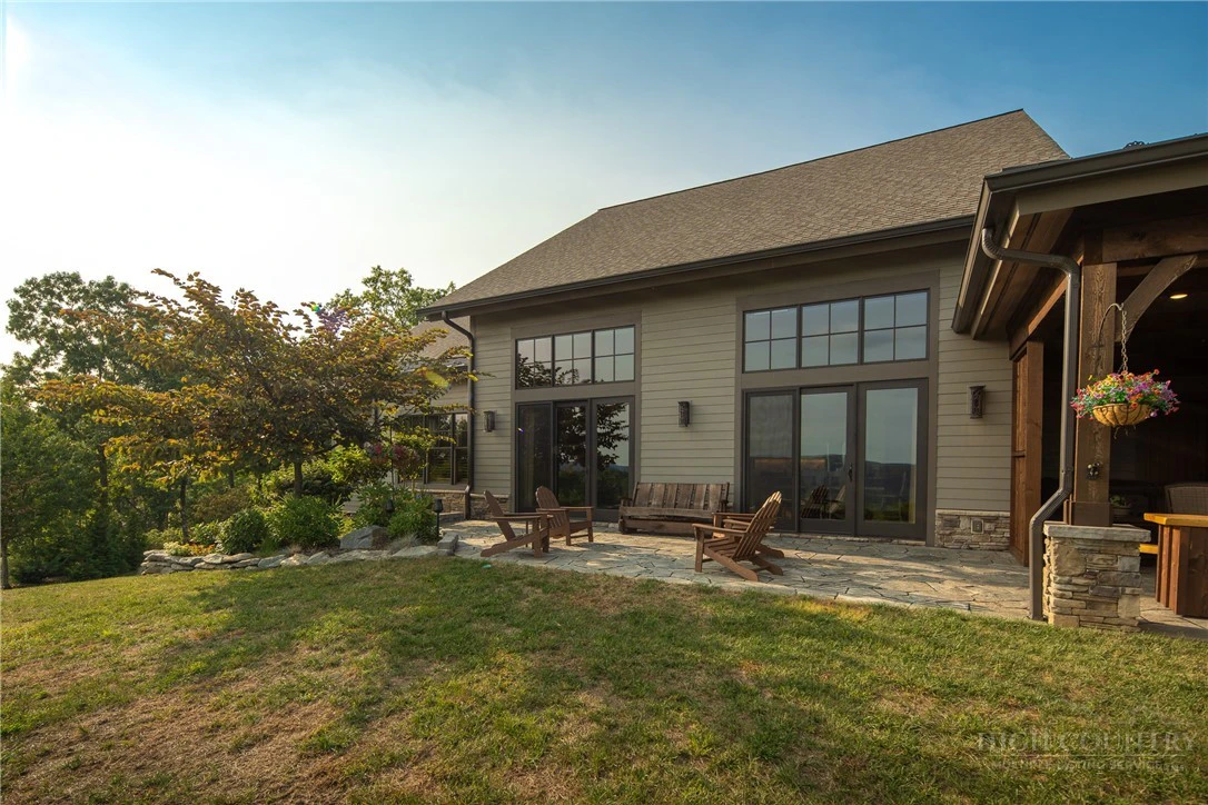 Image number 14 for the current listing