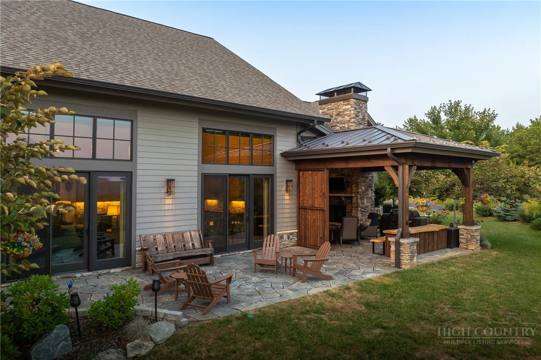 Image number 15 for the current listing