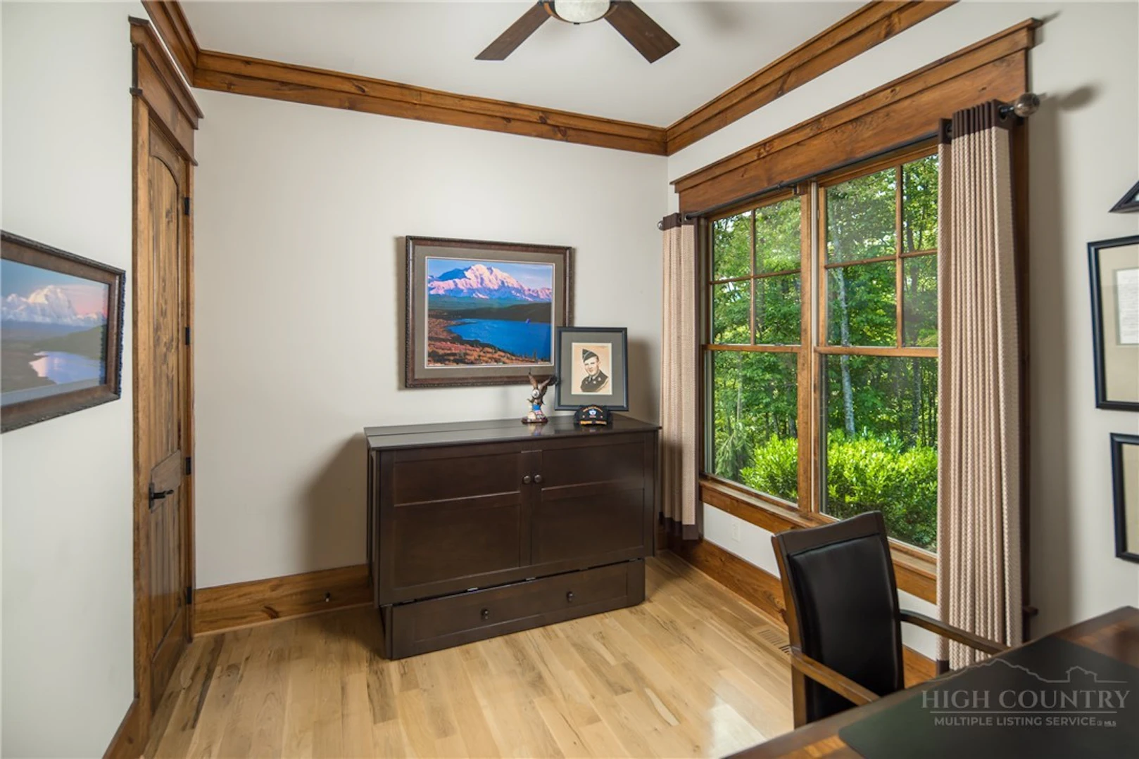 Image number 17 for the current listing