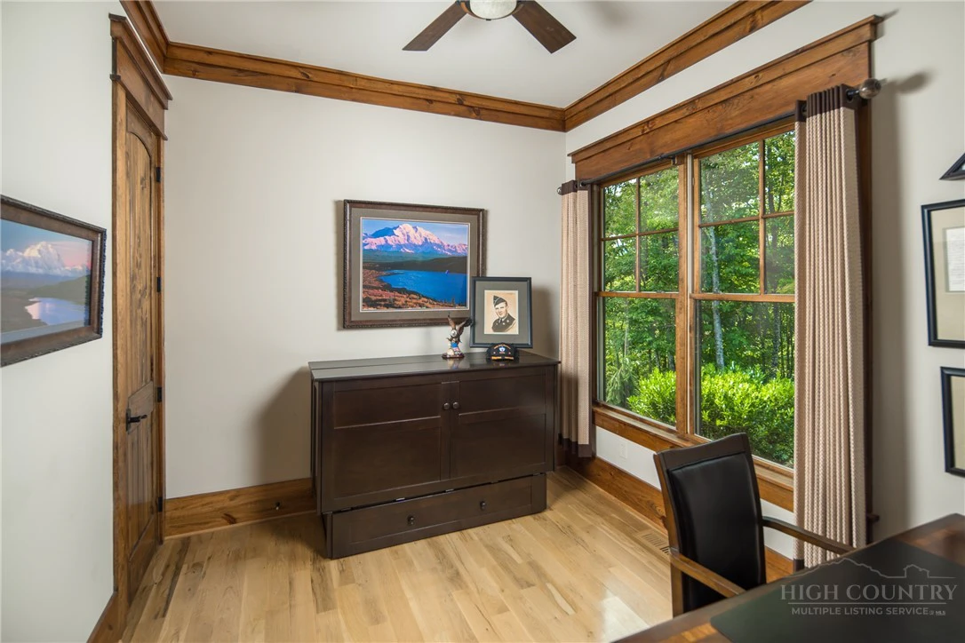 Image number 17 for the current listing