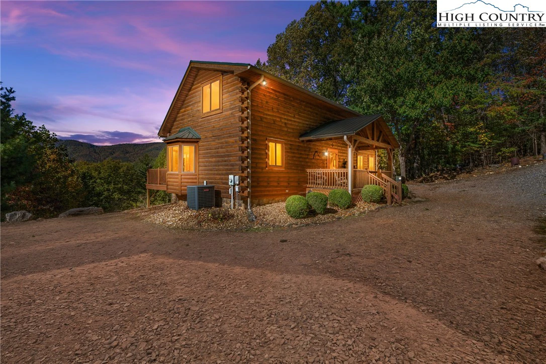 Image number 29 for the current listing
