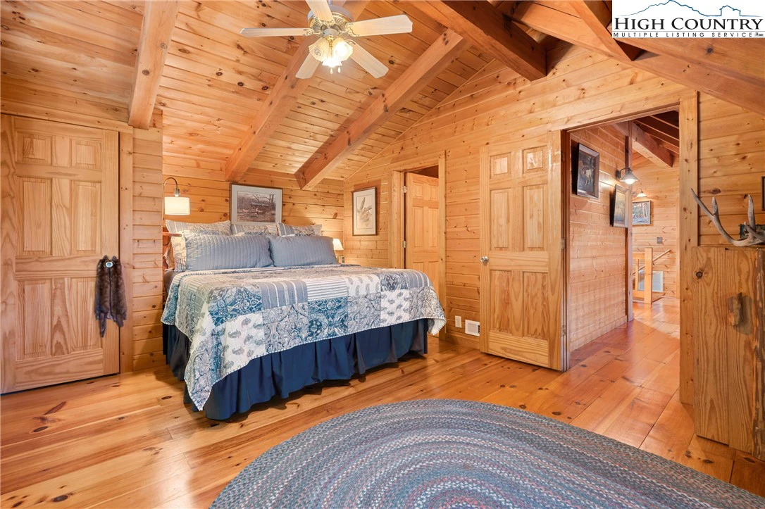 Image number 4 for the current listing