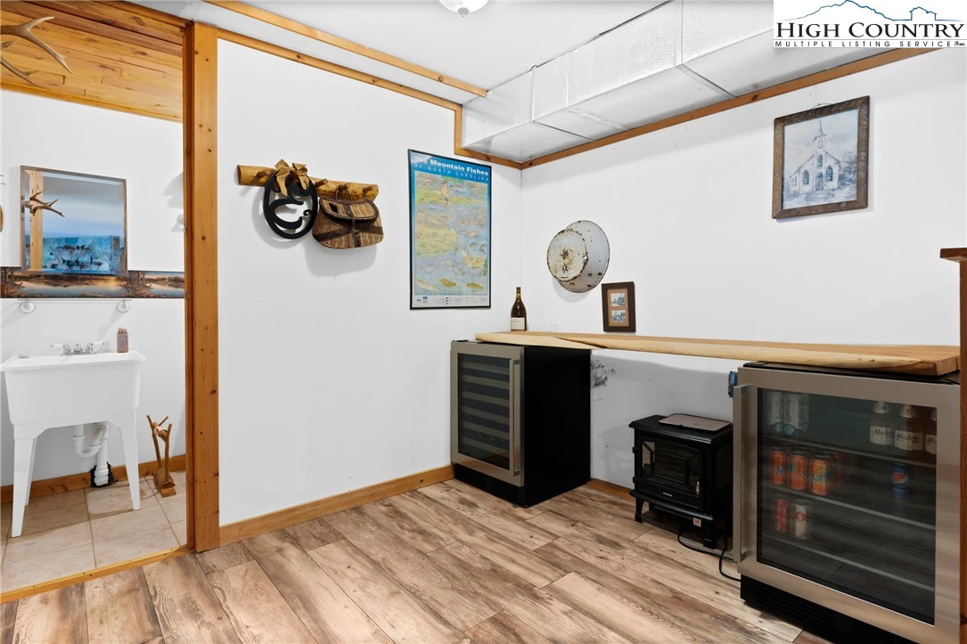 Image number 11 for the current listing