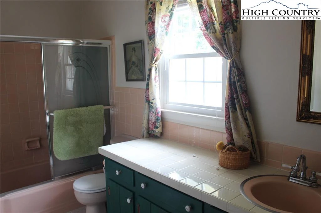 Image number 18 for the current listing