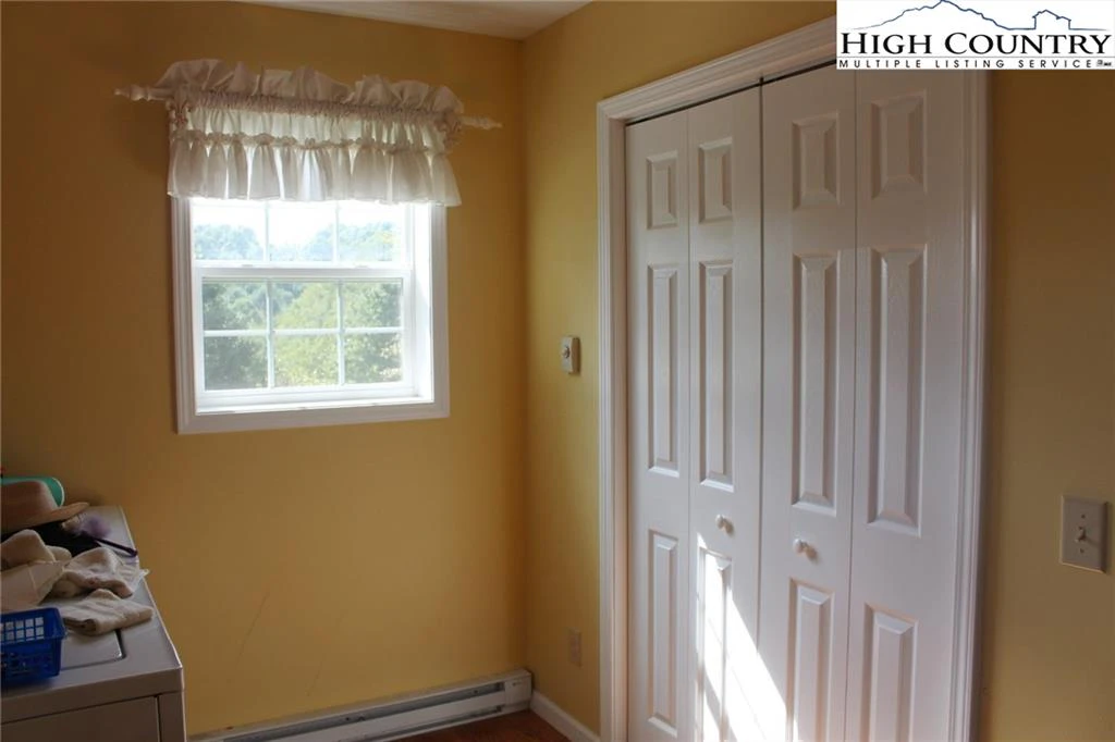 Image number 13 for the current listing