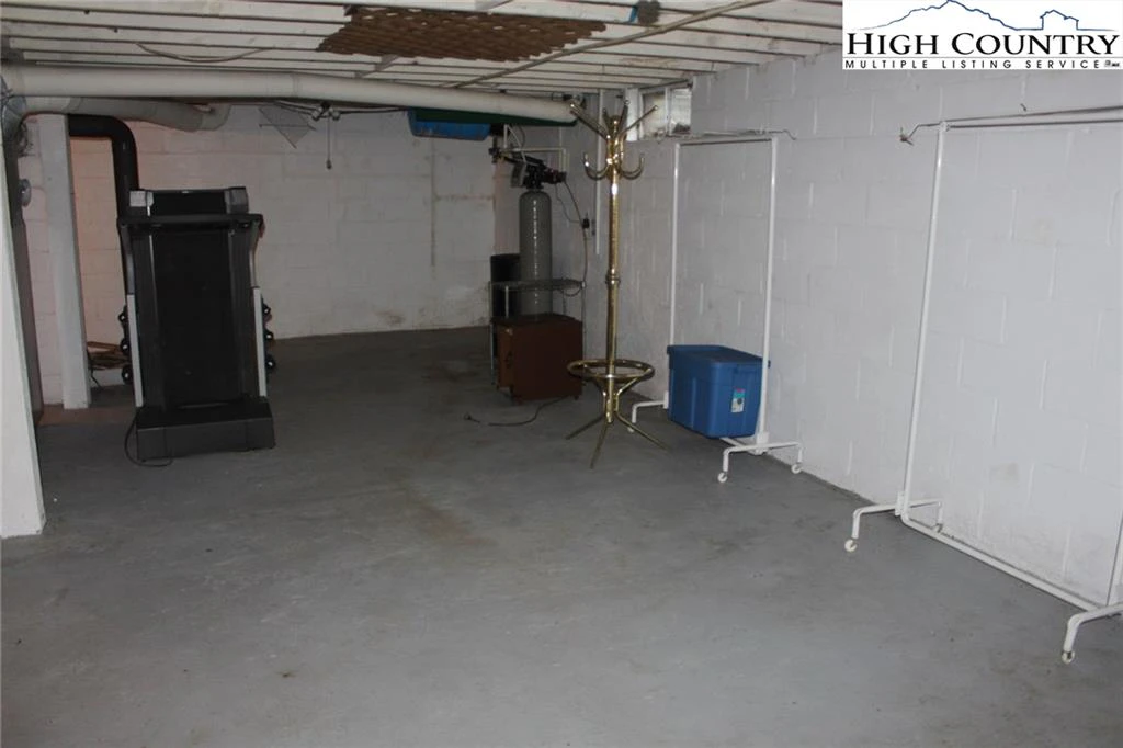 Image number 11 for the current listing