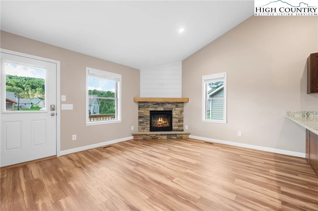 Image number 18 for the current listing
