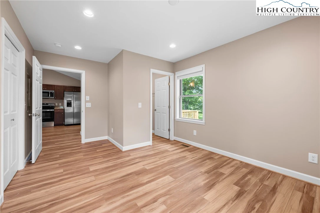 Image number 7 for the current listing