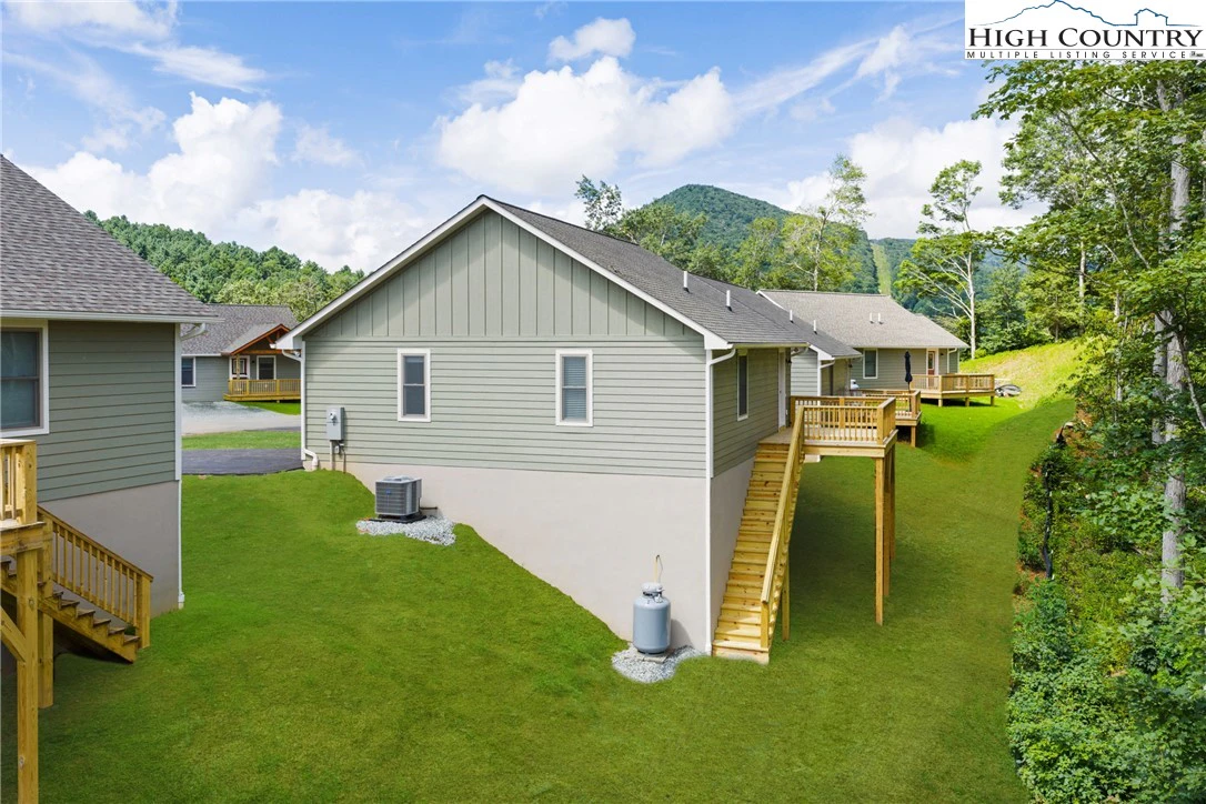 Image number 3 for the current listing