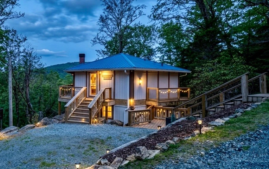 Image number 1 for the current listing