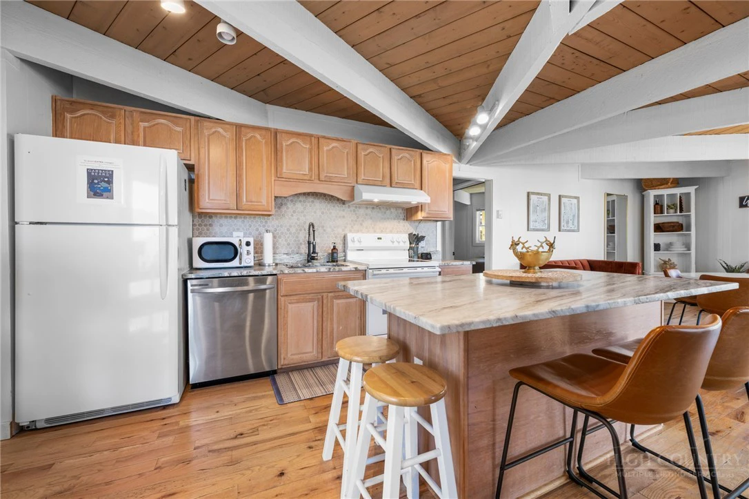 Image number 18 for the current listing