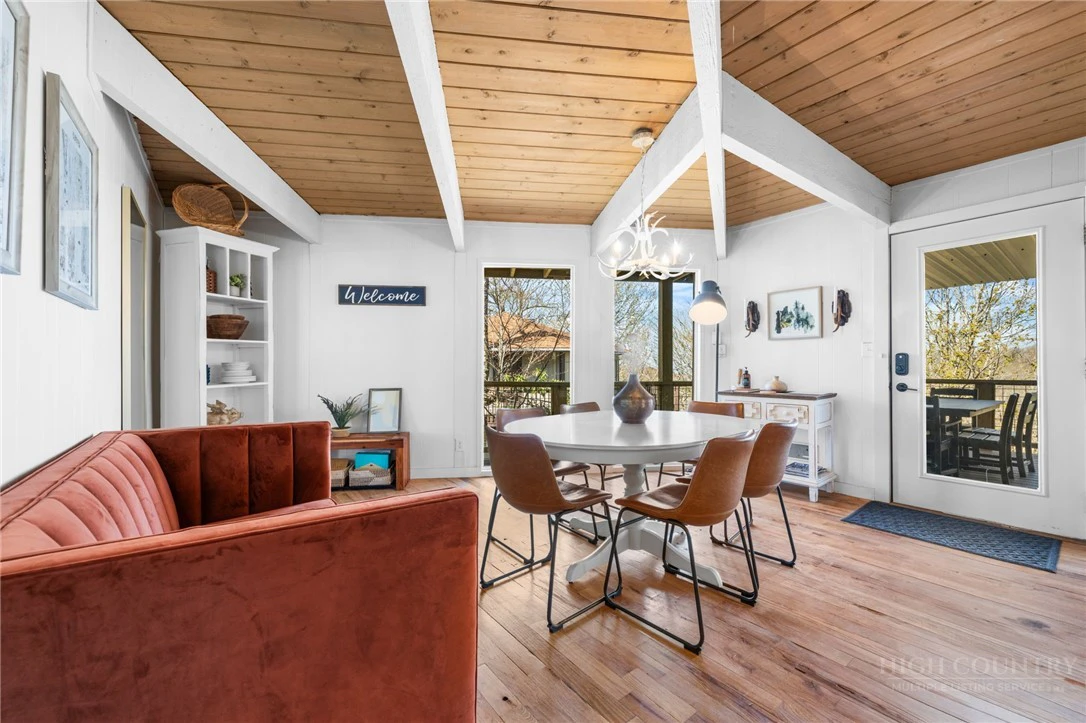 Image number 14 for the current listing
