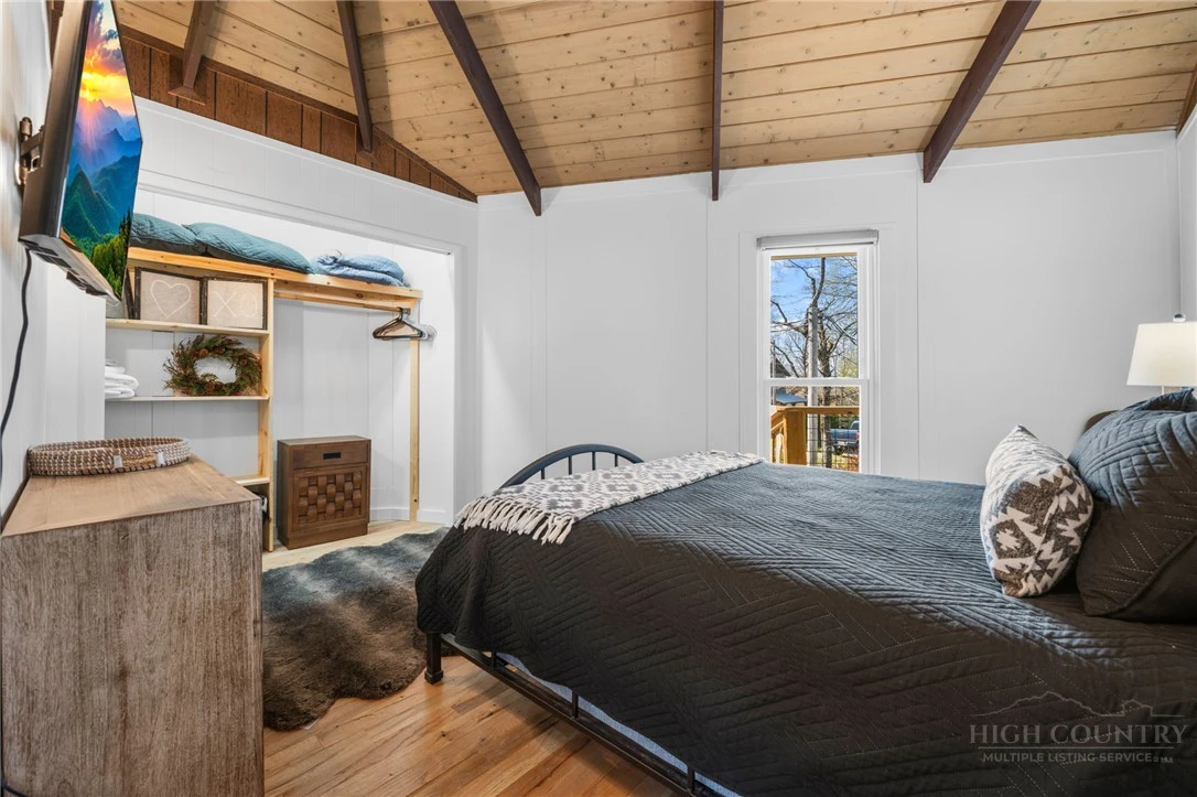 Image number 7 for the current listing