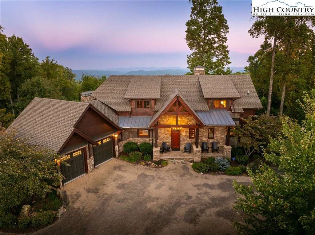 Image number 17 for the current listing