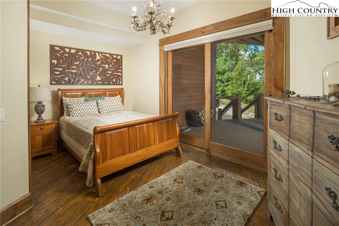 Image number 6 for the current listing