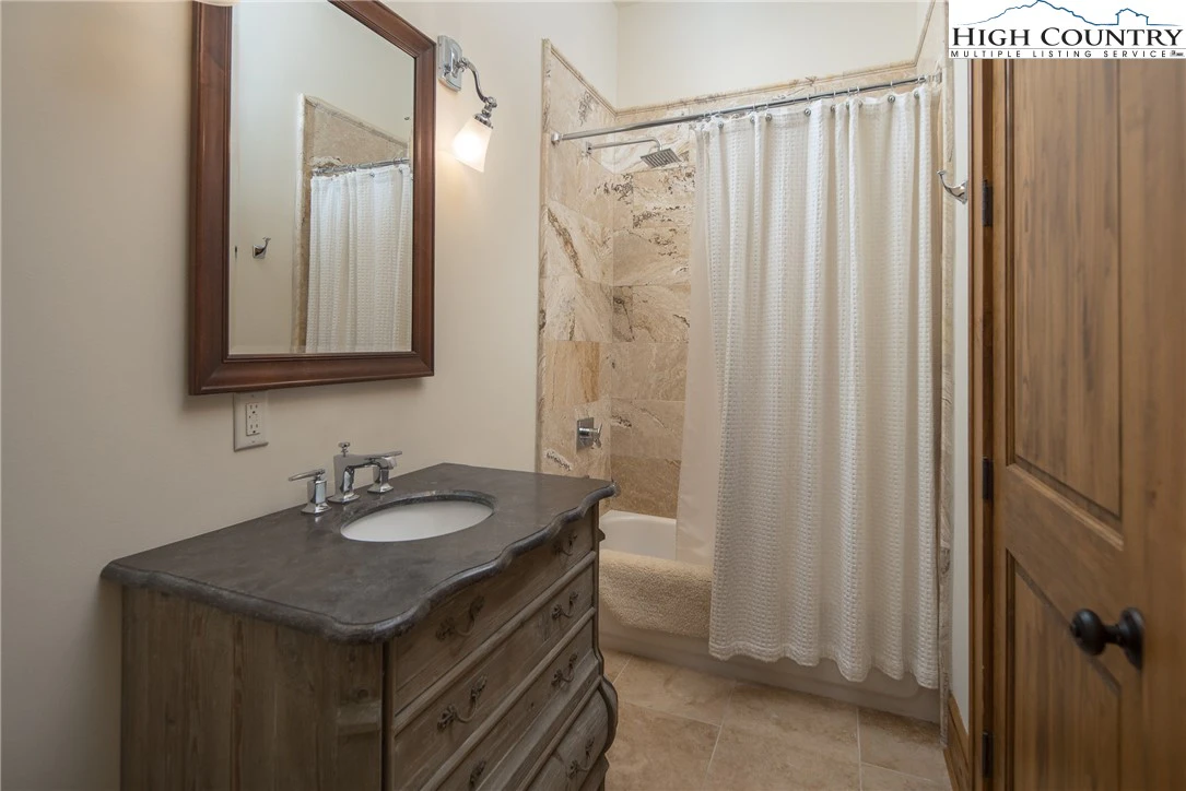 Image number 7 for the current listing