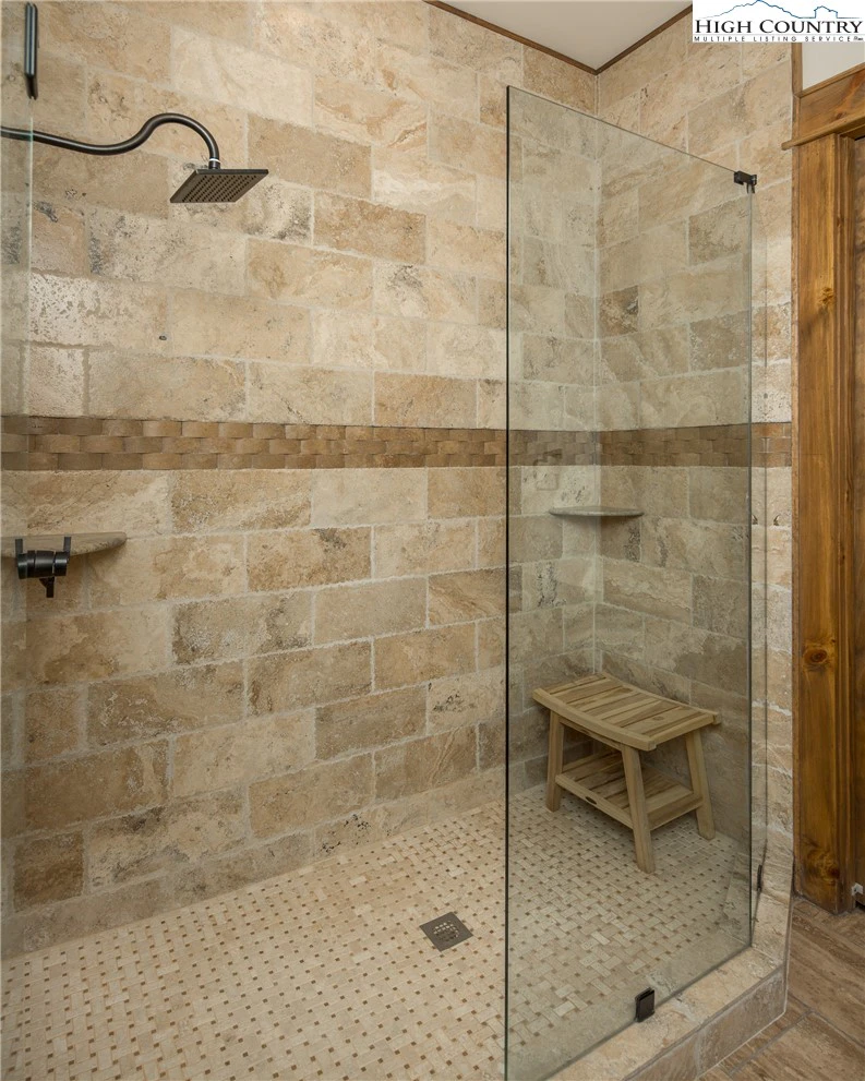 Image number 11 for the current listing