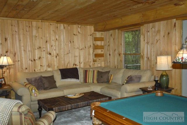 Image number 3 for the current listing