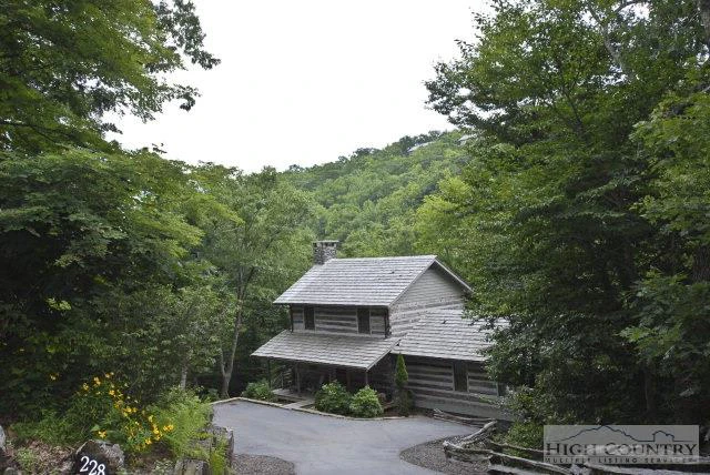 Image number 17 for the current listing