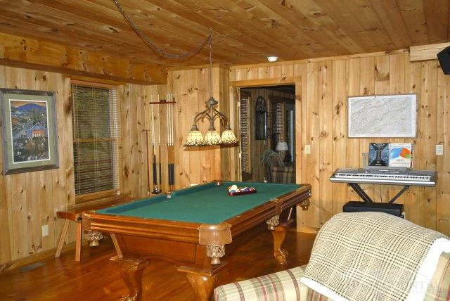 Image number 15 for the current listing