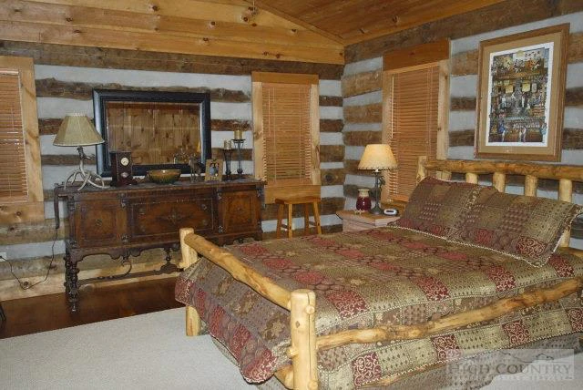 Image number 14 for the current listing
