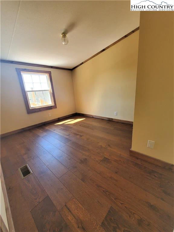 Image number 11 for the current listing