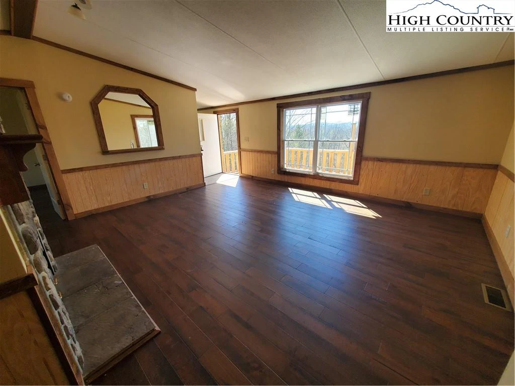 Image number 4 for the current listing