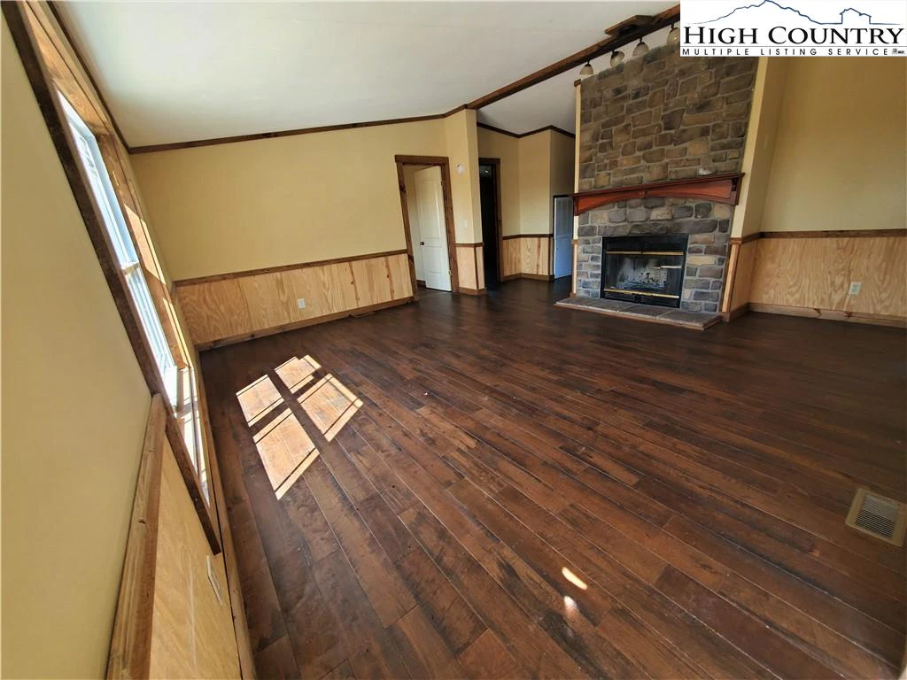 Image number 5 for the current listing