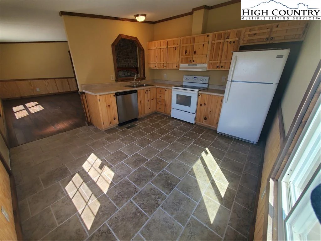 Image number 6 for the current listing