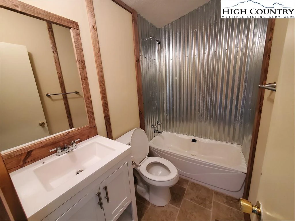 Image number 7 for the current listing