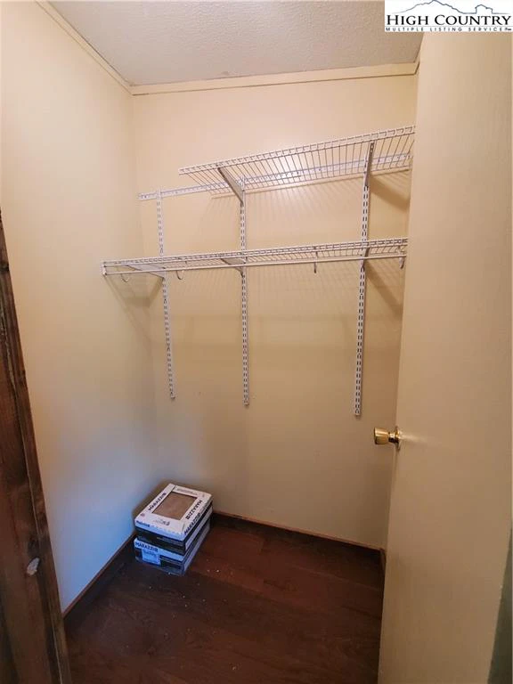 Image number 9 for the current listing